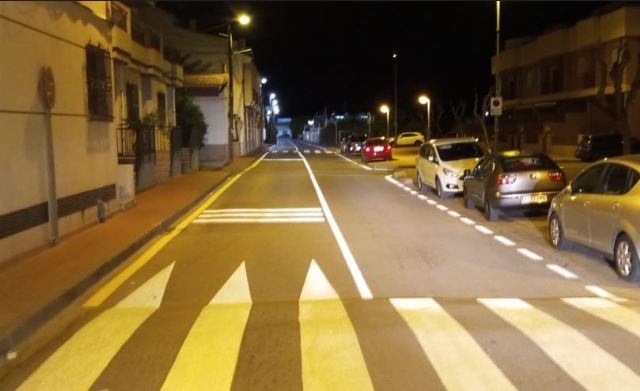 El repintado de la señalización horizontal en más de 300 calles mejorará la seguridad vial en todas las pedanías