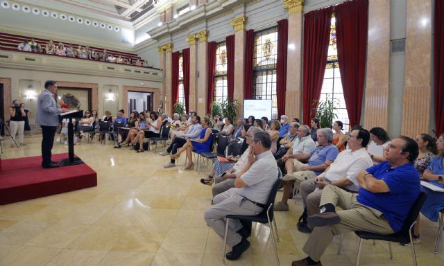 Murcia celebra el I Foro de la Soledad que marcará el camino del futuro Plan Municipal contra la soledad y el aislamiento