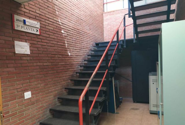 El PSOE considera una falta de respeto a los funcionarios que estén ubicados en edificios sin accesibilidad y con amianto