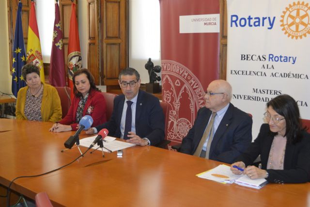 La Universidad de Murcia presenta las ayudas a la excelencia académica de Rotary Club