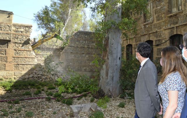 La Cárcel Vieja se abre a los murcianos 90 años después con el derribo de los muros