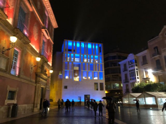 El Moneo, el Palacio Almudí, el paseo Alfonso X y Murcia Río se iluminan de azul por el Día Universal de la Infancia