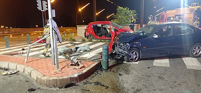 Aparatoso accidente entre dos coches en la avenida Miguel Induráin de Murcia