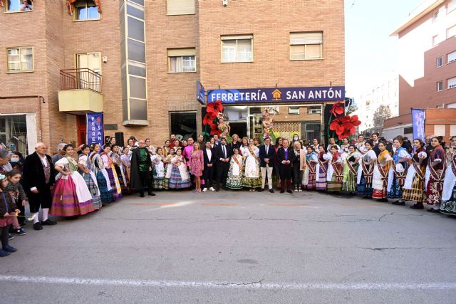 López Miras elogia 'la defensa de nuestras señas de identidad' durante la Fiesta de los Buñuelos de San Antón