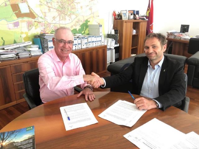 Firmado el convenio con ASAJA para reducir la quema de rastrojos por parte de los pequeños agricultores y mejorar así la calidad ambiental del municipio