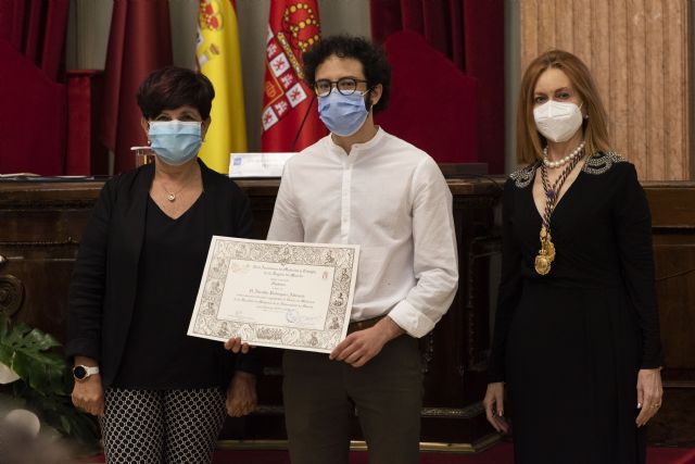 La Real Academia de Medicina de la Región premia el trabajo de tres investigadores y de un alumno de la Universidad de Murcia