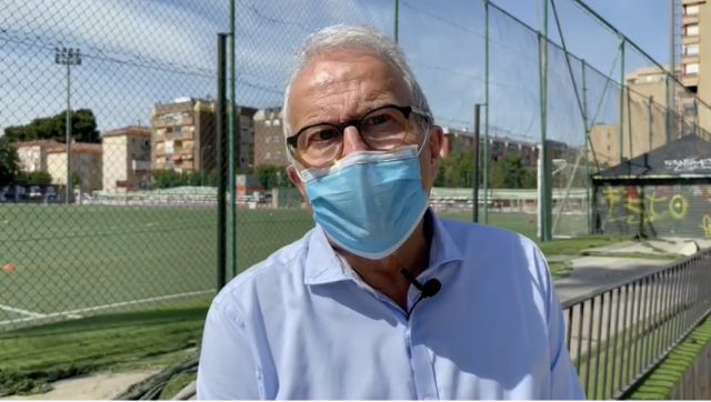 Coello denuncia el patético estado del exterior del polideportivo José Barnés mientras media corporación municipal está de viaje en Madrid