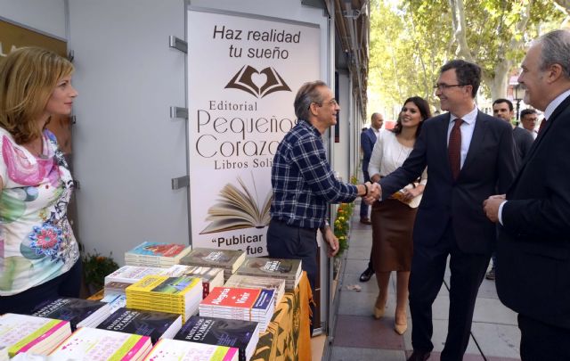 Las letras invaden la ciudad de Murcia con conferencias, talleres y actividades en torno a la Feria del Libro