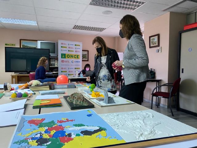 Alumnos del colegio Santa Isabel de Alquerías conocen la labor de la ONCE a través de una visita virtual