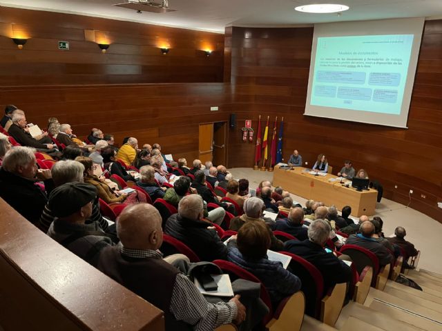 El Ayuntamiento de Murcia presenta la Guía de Gestión de los Centros Sociales de Mayores del municipio