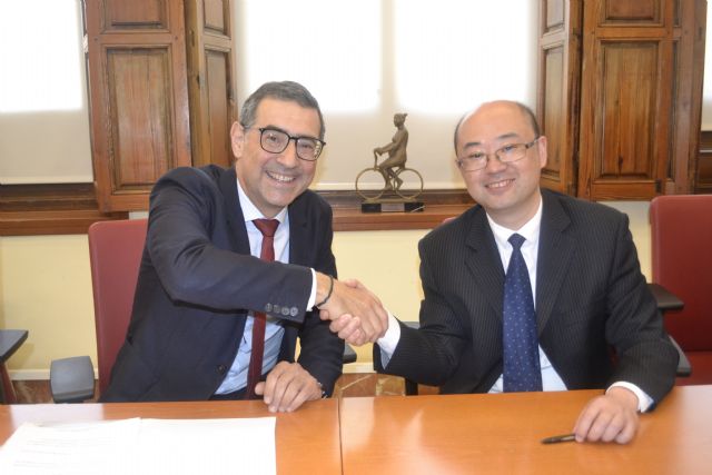 La Universidad de Murcia firma un protocolo de colaboración con la Universidad Normal de Shanghái