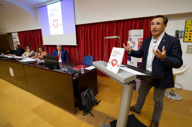 La Universidad de Murcia presenta su manual de emprendimiento