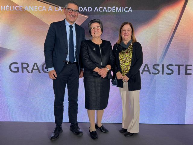 La ANECA otorga el premio Hélice a la profesora Fuensanta Hernández Pina por su compromiso con la evaluación de la calidad