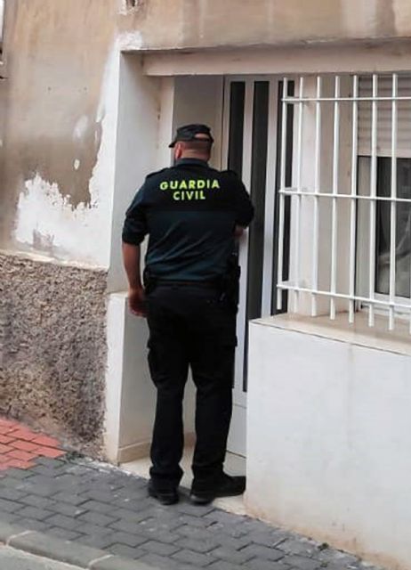 La Guardia Civil localiza y auxilia a un anciano que se encontraba en estado crítico en su vivienda de Cabezo de Torres