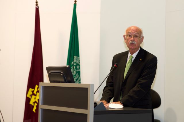 La Facultad de Veterinaria de la UMU rinde homenaje al profesor jubilado Francisco Cuello