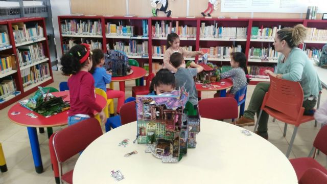 El Ayuntamiento de Murcia celebra el 'Día de la Biblioteca' con actividades y talleres para escolares de primaria y secundaria del municipio