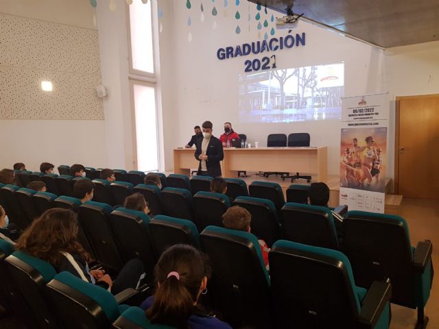 Alumnos del colegio Gabriel Pérez Cárcel aprenden sobre 'Los valores del deporte en la educación'