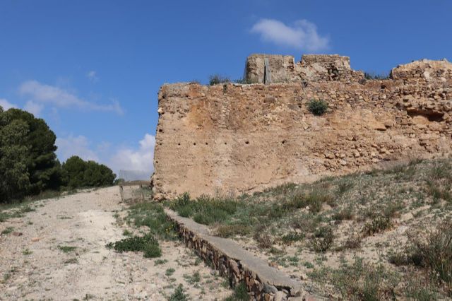 Huermur denuncia el mal estado de los castillos medievales de Larache y Cabezo de Torres
