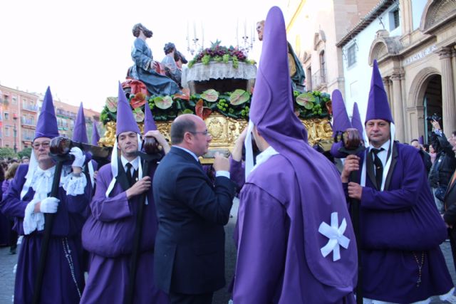 El presidente de la Comunidad asiste a la procesión de 'Los Salzillos'
