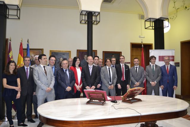 Docentes de la Universidad de Murcia toman posesión de sus cátedras y plazas de profesor titular.
