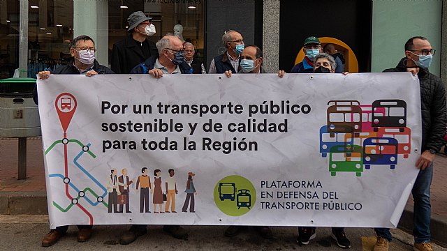 Vecinos de Puente Tocinos se manifiestan por la movilidad sostenible y la mejora del transporte público