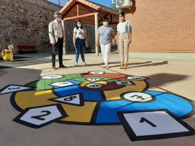 Los colegios Francisco Salzillo de Los Ramos y Nuestra Señora de los Dolores de El Raal ya cuentan con juegos infantiles tradicionales en sus patios