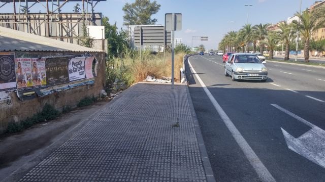 El PSOE exige a Ballesta que cumpla con el acuerdo de Pleno y dote de aceras y carril bici a la Ronda Sur
