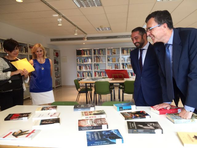 La nueva biblioteca municipal de Espinardo abre sus puertas con 14.500 libros y más de 600 metros cuadrados