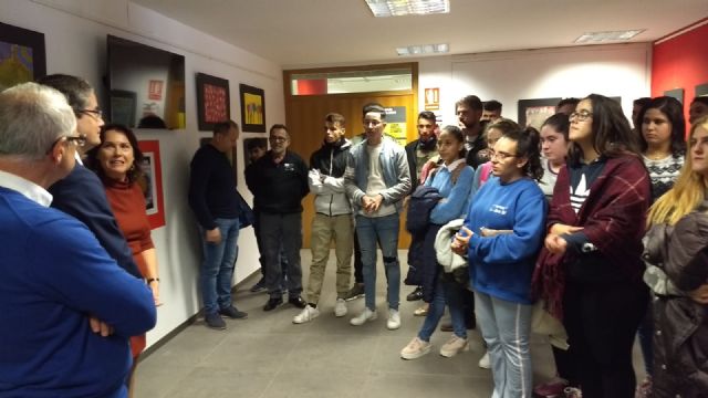 Pacheco inaugura Expres-Arte, una muestra de pintura que conecta a los alumnos de Cualificación Profesional con el arte