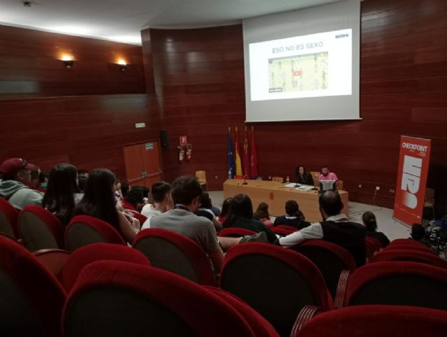 150 alumnos del centro de FP CESUR participan en el taller 'La sexualidad ya no es un tabú' de CheckPoint Murcia