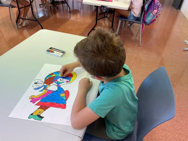 Los talleres de pintura de 'En Modo Verano' acercan el arte a los niños del municipio