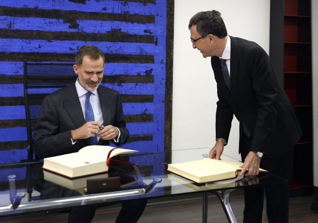 El rey Felipe VI inaugura el Libro de Oro del Ayuntamiento de Murcia 31 años después de hacerlo como príncipe