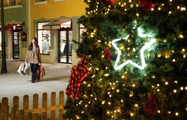 El encendido navideño de La Noria se alinea al del Ayuntamiento de Murcia