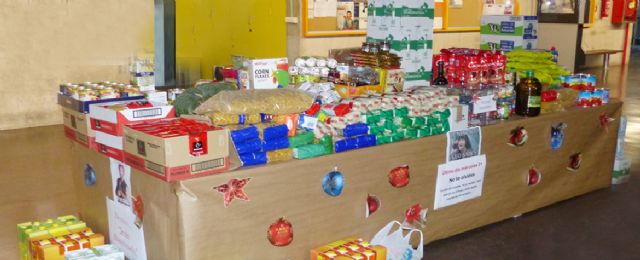 La Facultad de Economía y Empresa de la UMU recoge más de 1.200 kilos de alimentos para Jesús Abandonado