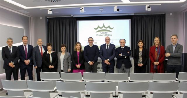 El rector de la Universidad de Murcia visita la sede central de Postres Reina