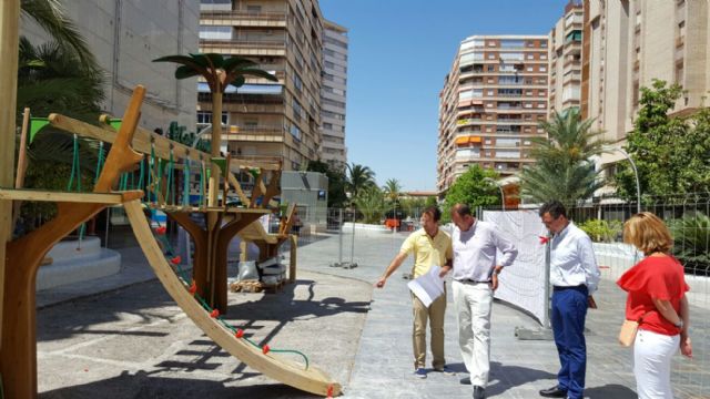 El Ayuntamiento ultima un nuevo circuito infantil adaptado a los más pequeños en la Avenida de la Libertad