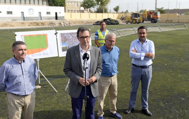 Arrancan las obras del campo de fútbol de Churra, que permitirán ampliar sus dimensiones y renovar el césped