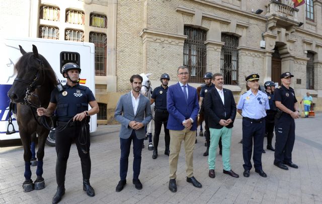 La Policía Local de Murcia estrena la Unidad Especial de Caballería durante la Feria de Murcia