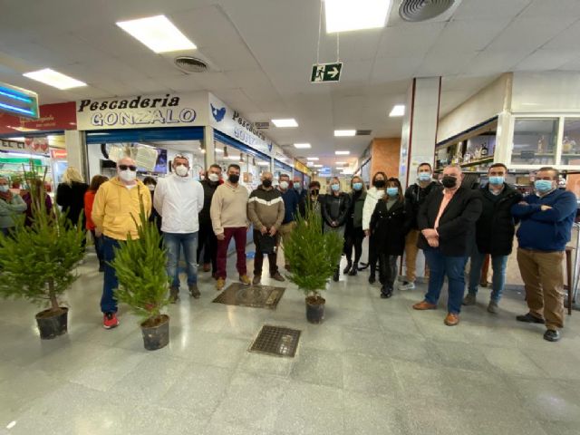 700 árboles visten de Navidad los comercios del municipio de Murcia