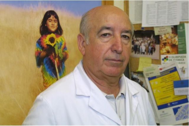 El profesor emérito de la UMU Antonio Bódalo, Medalla de Oro de la Asociación Nacional de Químicos e Ingenieros Químicos