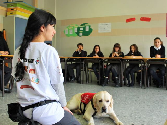 PURINA y los perros de CTAC llegan a Murcia con el programa 'Aprender Juntos es Mejor'
